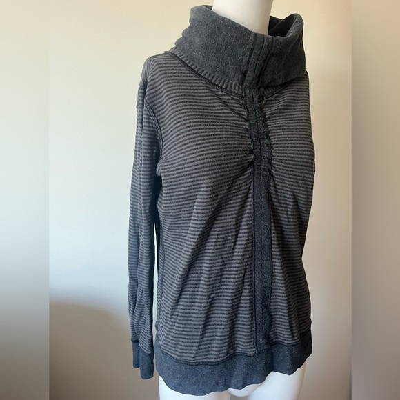 Lululemon In A Cinch Reversible Grey Cowl Neck Sweater Pullover - Picture 1 of 11